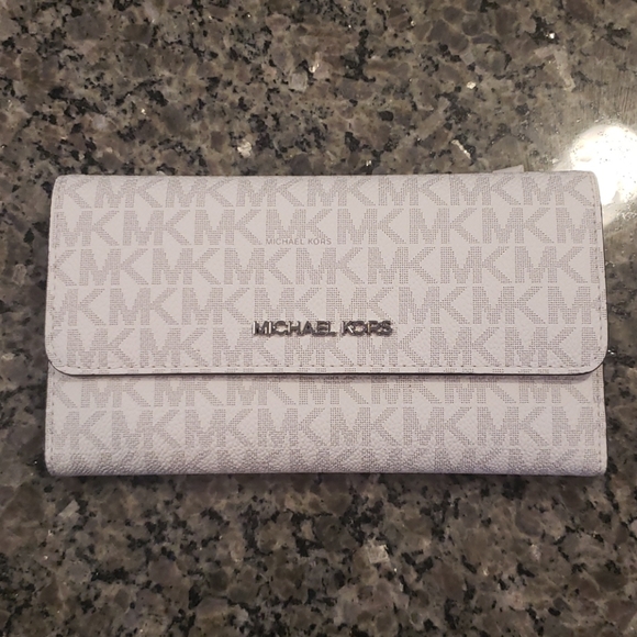 Michael Kors Handbags - MK wallet
